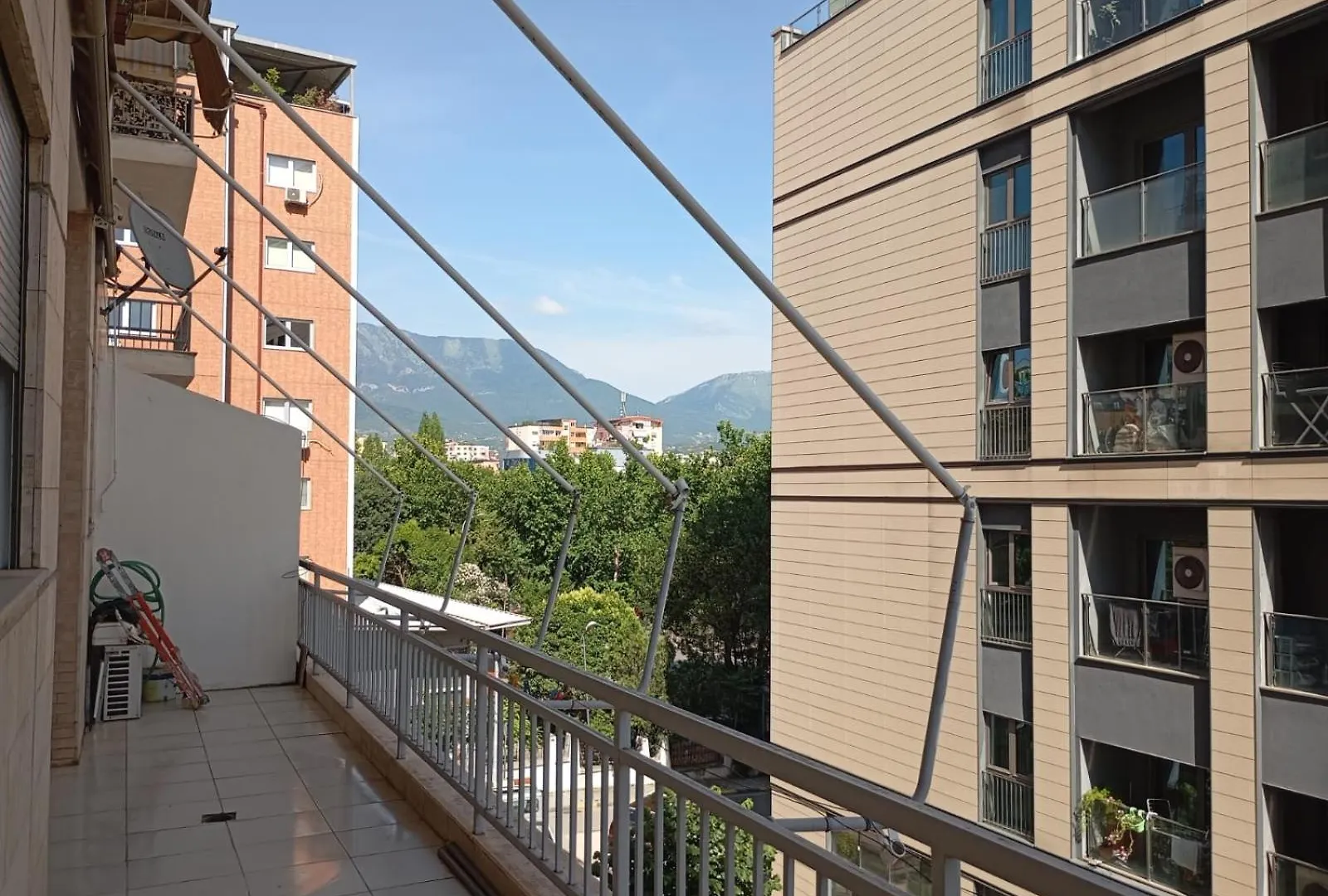Sina Royal Hostel Tirana